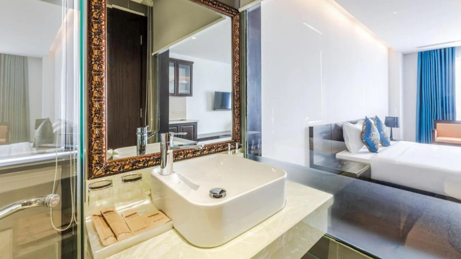 Nostalgia Boutique Hotel Da Nang 4*,  Vietnam