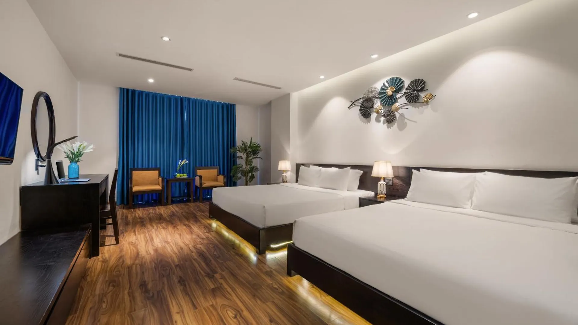 Nostalgia Boutique Hotel Da Nang 4*,