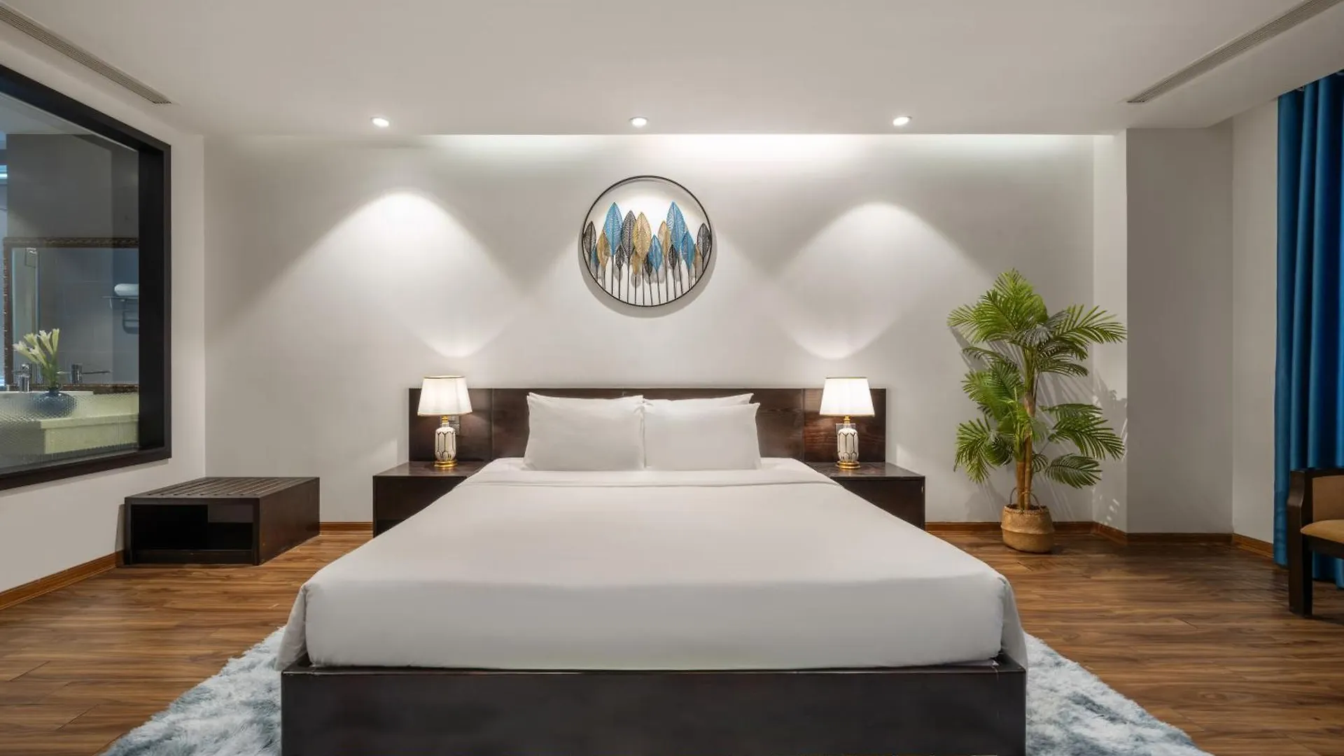 Nostalgia Boutique Hotel Da Nang 4*,