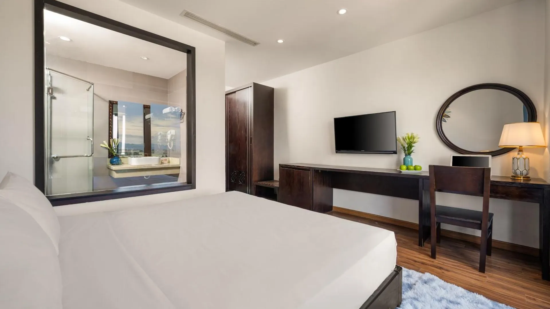 Nostalgia Boutique Hotel Da Nang 4*,