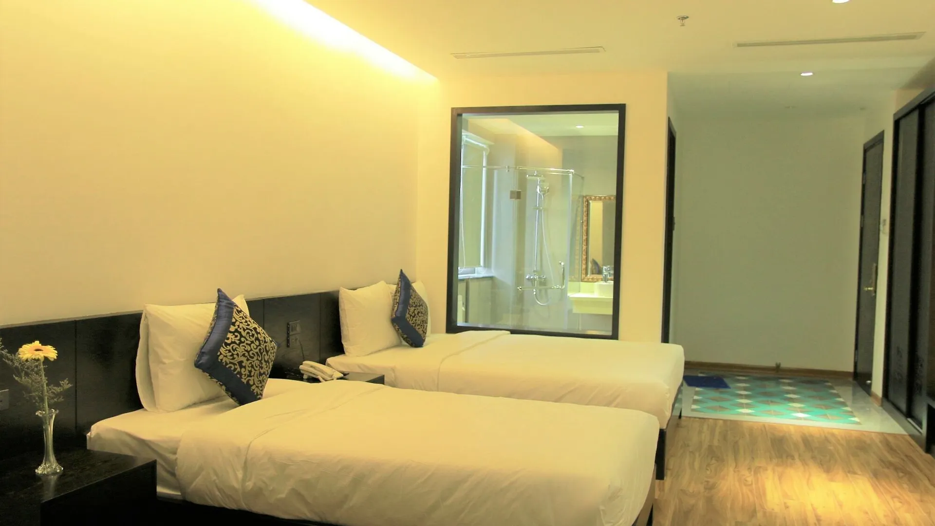 Nostalgia Boutique Hotel Da Nang 4*,